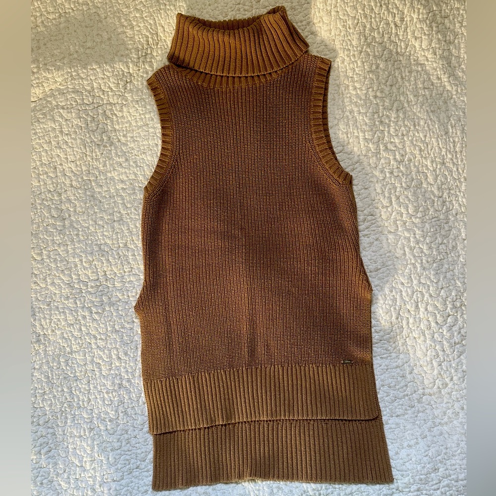 GUESS Turtleneck Sweater Vest